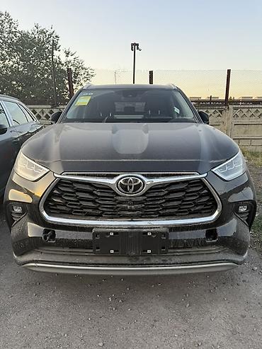 Передняя часть автомобиля Toyota. В комплект/предложение входят