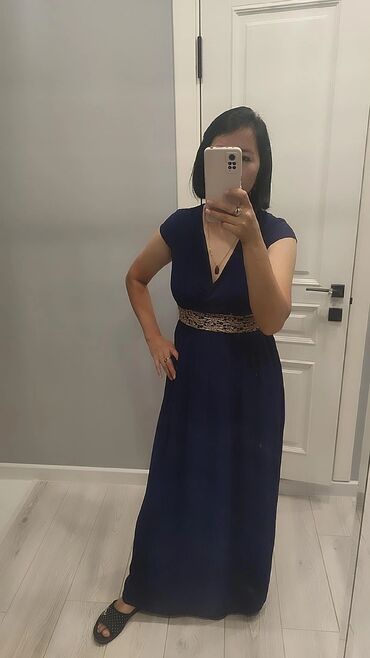 женские платья: Красивое платье 👗 44-46,цена 500с