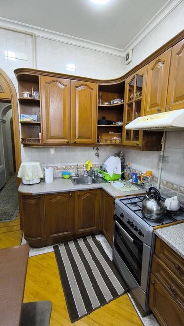 Uzunmüddətli kirayə mənzillər: Nərimanov metrosunun çıxışında,Mc donalds ilə üzbəüz,6 mərtəbənin,3-cü — 3