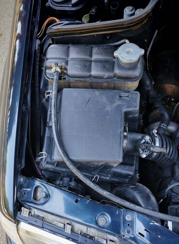 Mercedes-Benz: Mercedes-Benz 220: 2.2 l | 2000 il Sedan — 7