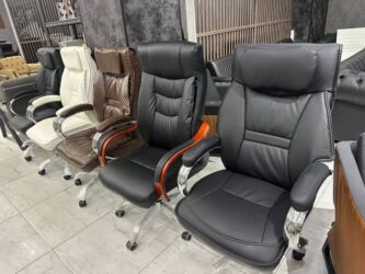 Ofis və oyun kresloları: Yeni, Təkərli, Qolları tənzimlənir, Dəri — 1