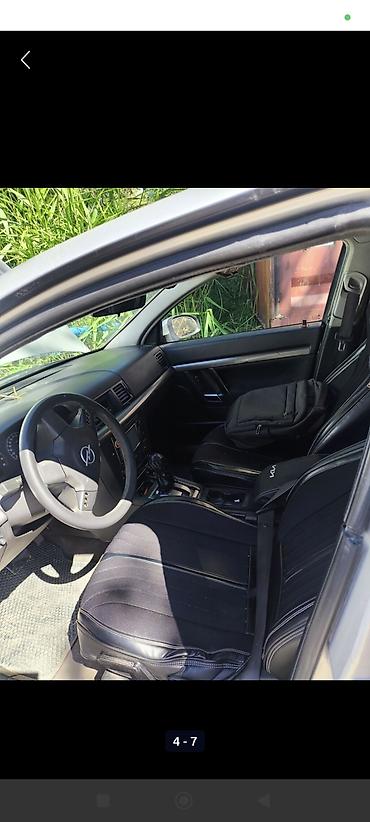 Opel: Opel Vectra C, серебристый седан, после фронтального удара. Автомобиль — 5