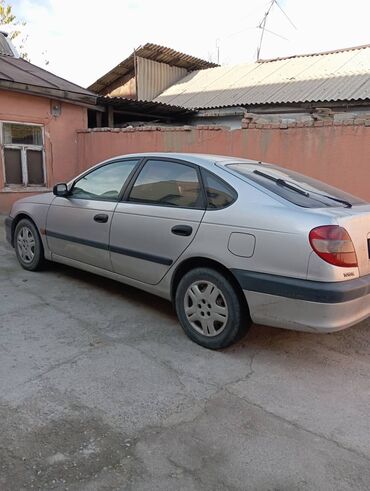 Toyota: Toyota Avensis: 2001 г., 1.8 л, Автомат, Бензин, Хэтчбэк