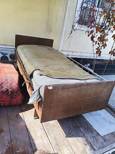 255 50 10: Диван кровать односпальные б/у 2 шт с матрасом, по 2500с/шт нужен — 2