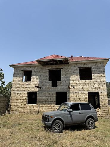 6 mikrorayon: 2 mərtəbəli yarımçıq tikili – fərdi yaşayış evi - Daş konstruksiya — 1