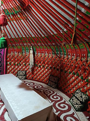 Аренда юрт: Аренда юрты, Каркас Деревянный, 85 баш, С полом, Стол, Стулья — 11