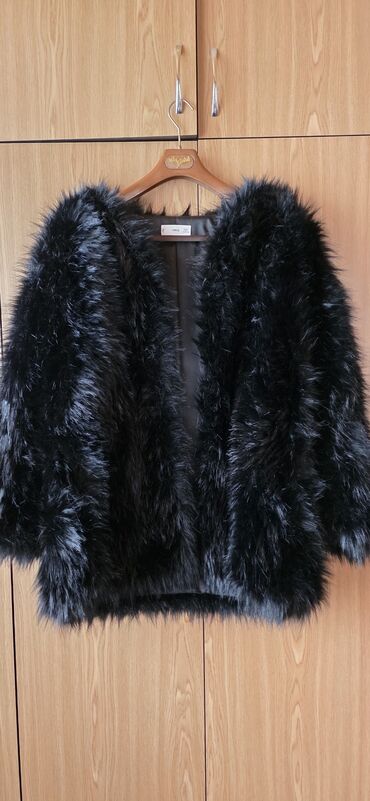 шуба из овчины азербайджанская: MNG (Mango) qadın kürkü – süni xəz qısa plaş/kardiqan - Rəng: qara