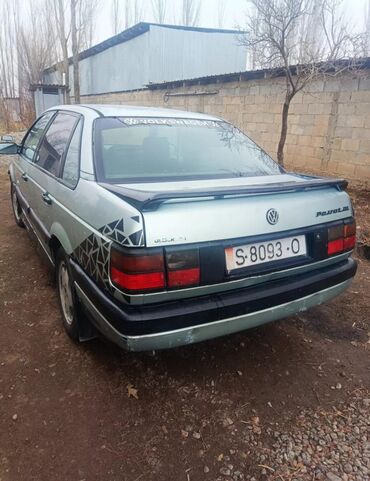 Volkswagen: Volkswagen Passat: 1989 г., 1.8 л, Механика, Газ, Седан