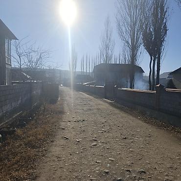 отель бишкек: Уй сатылат Озгон району село мырза аке ул жеенбеков 240 срочно — 1