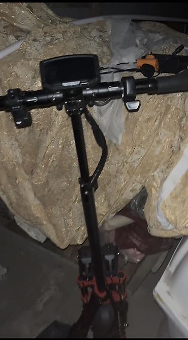 electric moped: Elektrik skuter – oturacaqlı, güclü şassi və iri deklə - Rahatlıq — 2