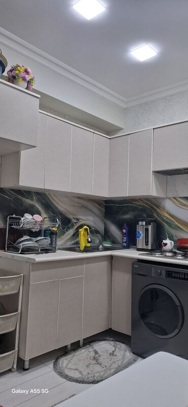 fasad emusiya rengleri: Mətbəx mebeli dəsti - Müasir, minimal dizayn: açıq bej rəngli, hamar