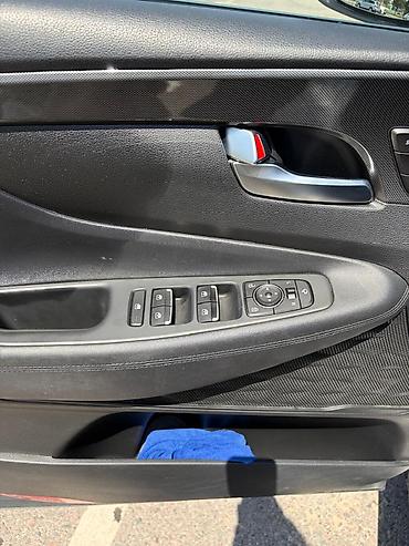 места: Hyundai Santa Fe: 2021 г., 2.2 л, Автомат, Дизель, Внедорожник — 5