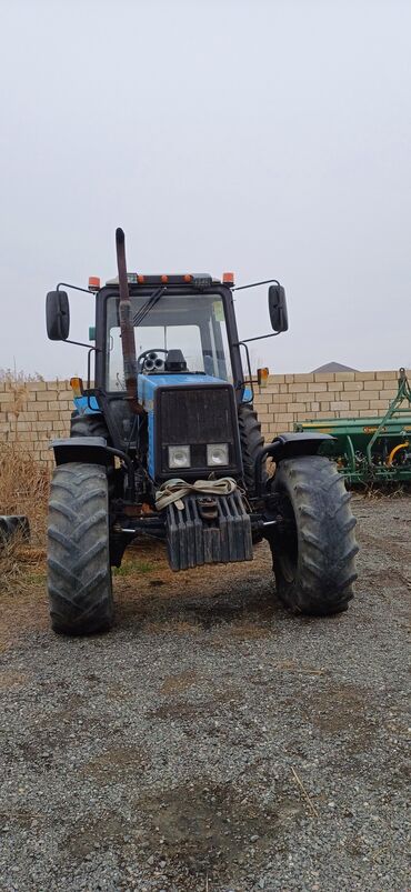 traktörler: Traktor 2012 il, motor 10 l, İşlənmiş