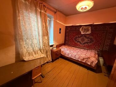 ахунбаева токтоналиева: 3 комнаты, 51 м², Индивидуалка, 1 этаж, Старый ремонт