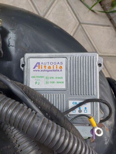 Yanacaq sistemləri: LPG italyan qaz avadanlıqı, 6 silindr/forsunka, çən 90 litr