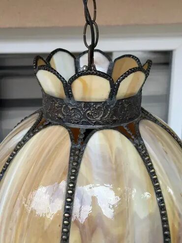 Ostali stilski nameštaj: Stari Tiffany luster - R-36 cm 💡✨ Luster u odličnom stanju, sa jednim na lalafo.rs — 5 Ostali stilski nameštaj: Stari Tiffany luster - R-36 cm 💡✨ Luster u odličnom stanju, sa jednim — 5