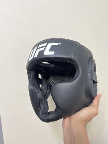 Шлемы: Новый шлем UFC черного цвета подойдет доя спаррингов