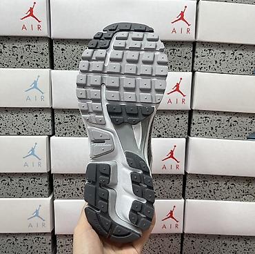 Кроссовки и спортивная обувь: Nike Zoom Vomero 5 Размер 36-46 - Цвет: серый/белый (металлик — 8