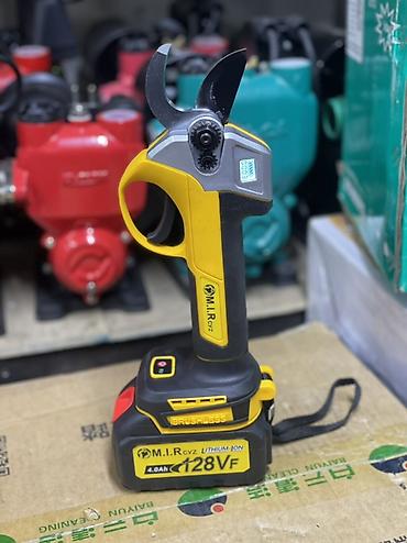 Наборы электроинструментов: Набор аккумуляторных садовых инструментов Комплектация на фото: - — 7