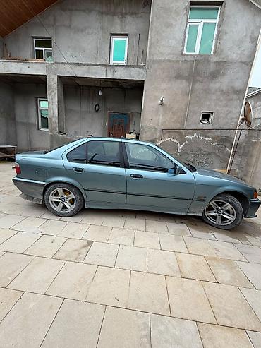 5 karopka: BMW 3 series: 1.6 l | 1994 il Sedan — 3