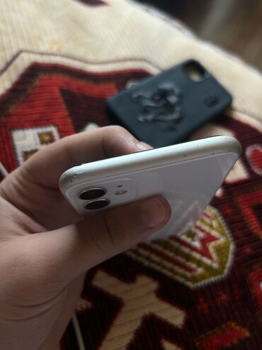 IPhone 11, Белый, Битый