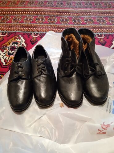 туфли ботинки: Чисто кожаная обувь. 2 пары за 5000 сом Туфли и ботинки новые. Сшит в
