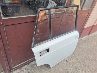 Auto delovi: Vrata zadnja desna Lada 2104 Karavan(bela)ZD3. Skinuta sa rastavljenog — 3