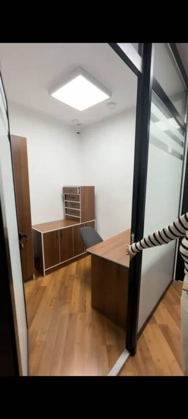 Офисы: Сдается в аренду помещение 4 кабинета общей площадью 80 кв Район