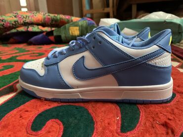 синие женские кроссовки: Nike новые 
Размер 40