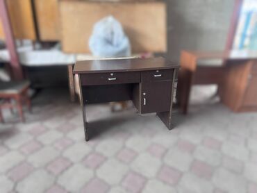 офисные столы буу: Жазуу үстөл, Колдонулган