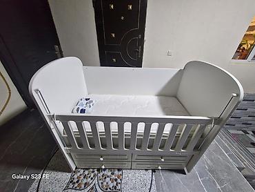 korpə uşaq yataqları: Oğlan və qız üçün, İşlənmiş, Beşik, Matras ilə — 4