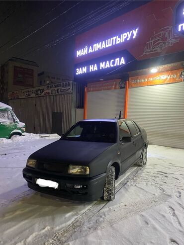 Volkswagen: Volkswagen Vento: 1992 г., 1.8 л, Механика, Бензин, Седан