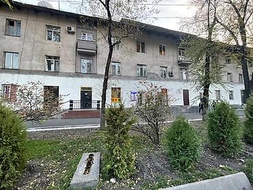 парик чач: Магазин, В жилом доме, 60 м² С ремонтом, Water сommunications, Sewerage сommunications, Heating сommunications, Отдельный вход, 1 линия — 2