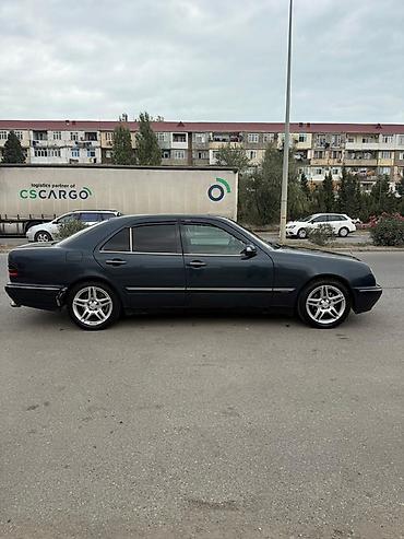 e300 mercedes: Mercedes-Benz E-Class: 2.2 l | 2001 il Sedan — 4