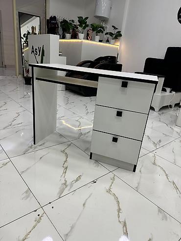 ofis dolablari: Ağ rəngli iş/stol masası – salon, ofis və ya ev kabineti üçün — 1