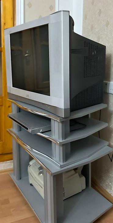 crt monitor: İşlənmiş, Düz TV altlığı, Polkalı — 2