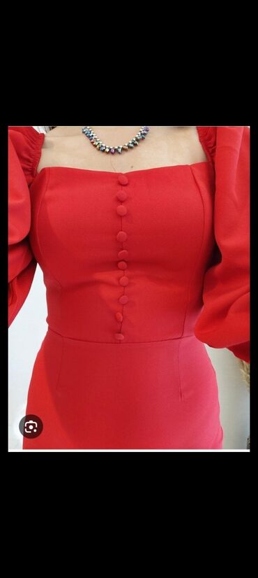 Ziyafət donları: Qırmızı don - Rəng: parlaq qırmızı - Dizayn: dördkünc dekolte, ön — 3