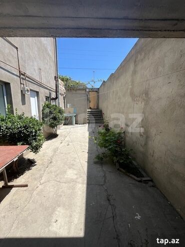 Həyət evləri və villaların satışı: 2 otaqlı, 111 kv. m, Orta təmir