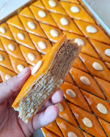 paxlava qiymeti: Baklava, şirin xəmir məmulatı olub, şərbətə batırılmış qat-qat