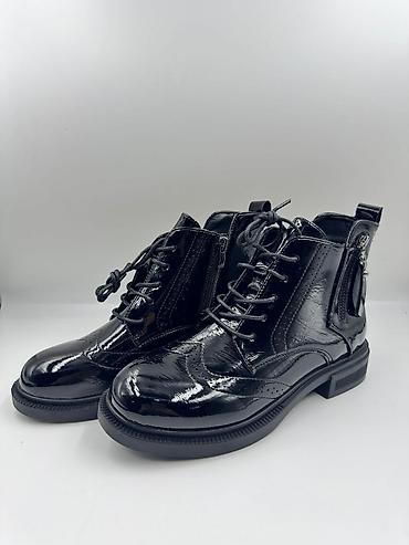 Кроссовки и спортивная обувь: Продаю оптом, качественная женская обувь. Разных моделей и размеров — 10