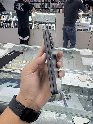 прадаю телефон: Samsung Б/у, 512 ГБ, цвет - Черный, 1 SIM, eSIM — 2