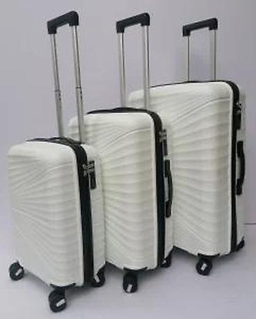 Putni koferi i torbe: === PART 1: TEXTUAL DESCRIPTION === Set od tri bela kofera sa tvrdim — 20