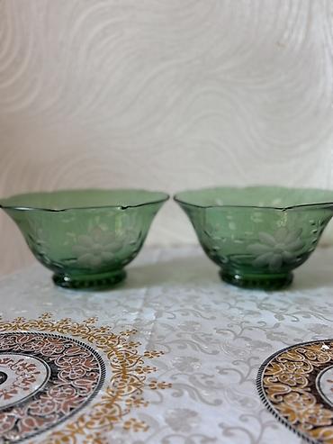 siqaret tutunu: Yaşıl şüşə qablar dəsti (2 ədəd) - Material: qalın, yarımşəffaf yaşıl — 1