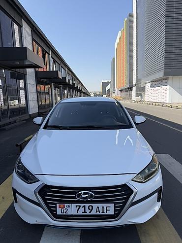 Hyundai Elantra: 2021 г., Автомат, Гибрид, Седан