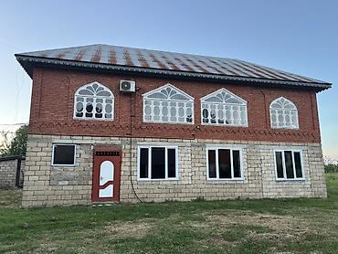 Günlük kirayə evlər: İki mərtəbəli həyətyanı ev - Tikinti: birinci mərtəbə çaydaşı/kərpic — 1