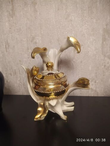 utu masası: Qızılı dekorativ şirniyyat qabı / konfet qabı - Material: keramika