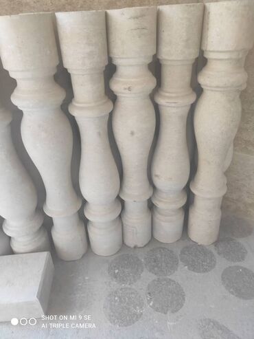 Готовые ступеньки для лестниц: Балясины из камня, выполненные в классическом стиле, идеально подходят — 4