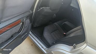 Mercedes-Benz: Mercedes-Benz E 220: 2.2 l | 1995 il Sedan — 4