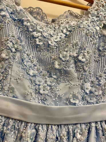 Ziyafət donları: Yep yenidir. Bir defe geyinilib,nişanda. El işi bahalı parçadır — 3