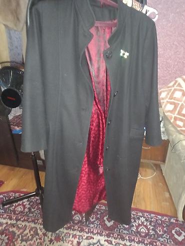 Üst geyimi: Qadın palto - Rəng: qara (parlaq qırmızı naxışlı astar) - Uzunluq — 1